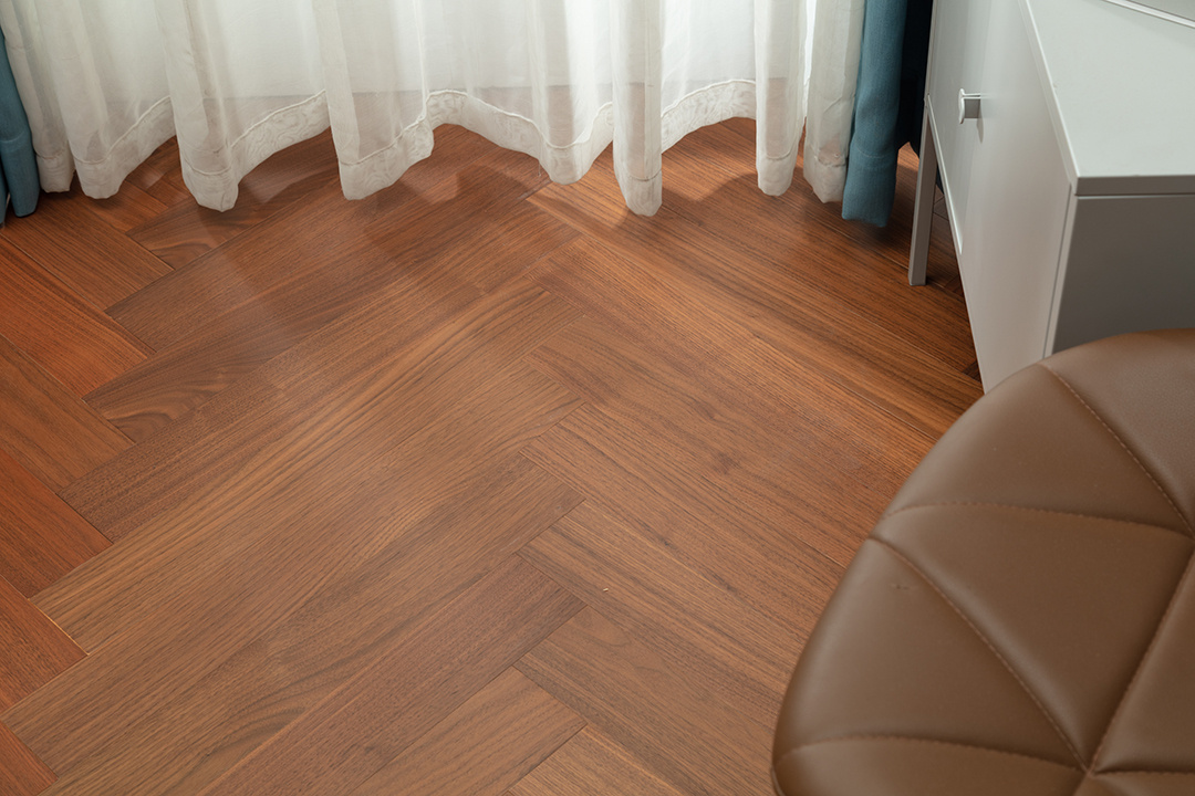 斯卡蓝地板 | 进口松木芯，欧榉背板-高档与时尚的完美结合
